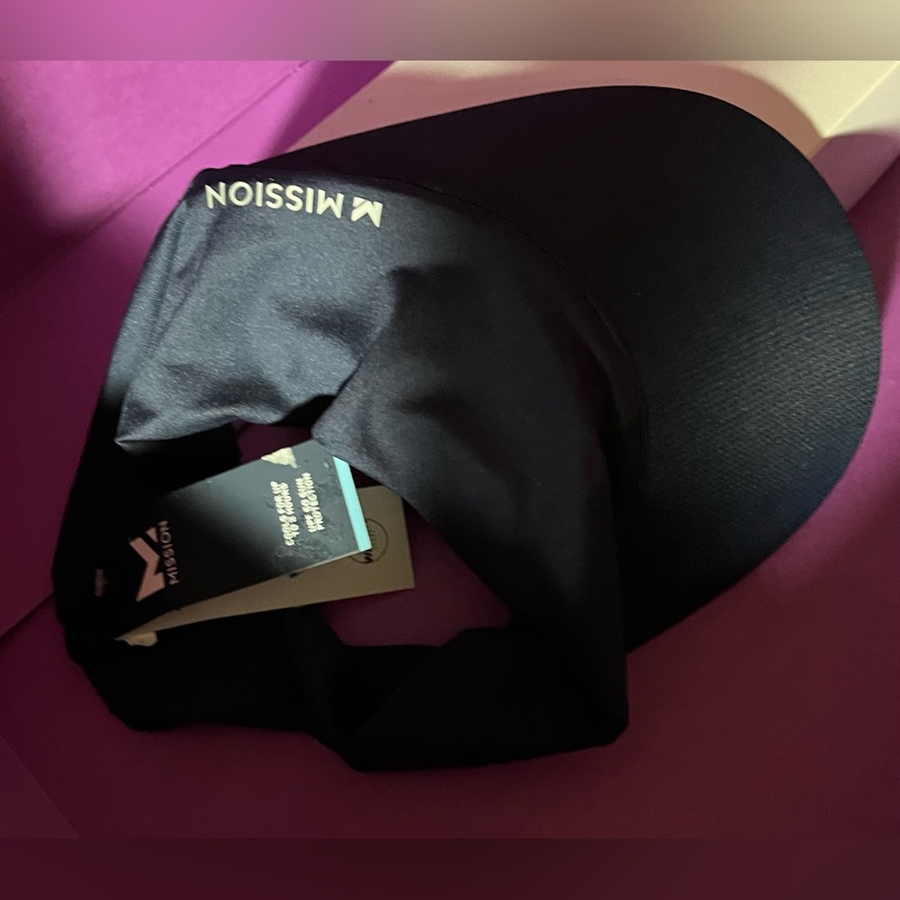 MISSION - Unisex Black Performance Visor with Sweatband🧢🧢 - Picture 2 of 5